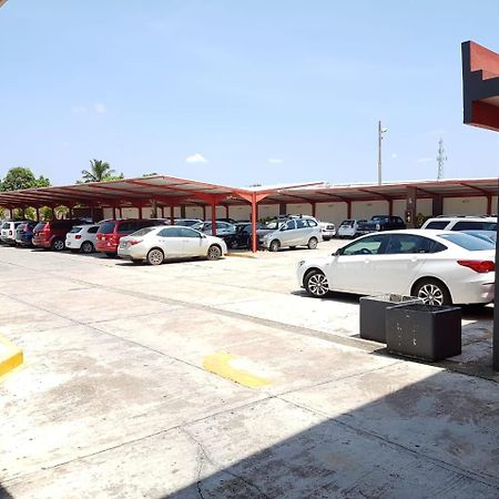 Hotel Madrid Minatitlan Luaran gambar