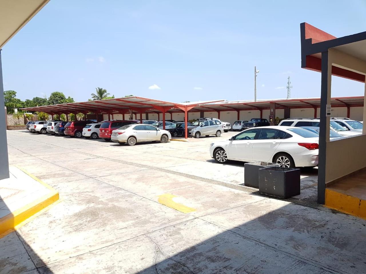 Hotel Madrid Minatitlan Luaran gambar
